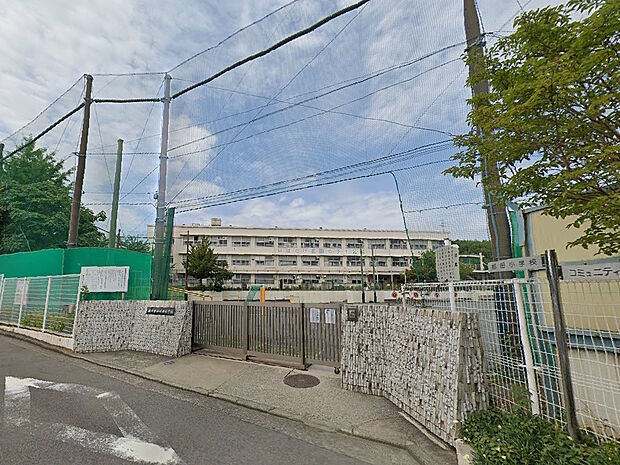 横浜市立都田小学校(約1,800m)