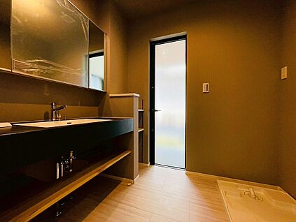 ■洗面室、勝手口付き■