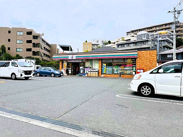 セブンイレブン川崎犬蔵2丁目店（約351m）