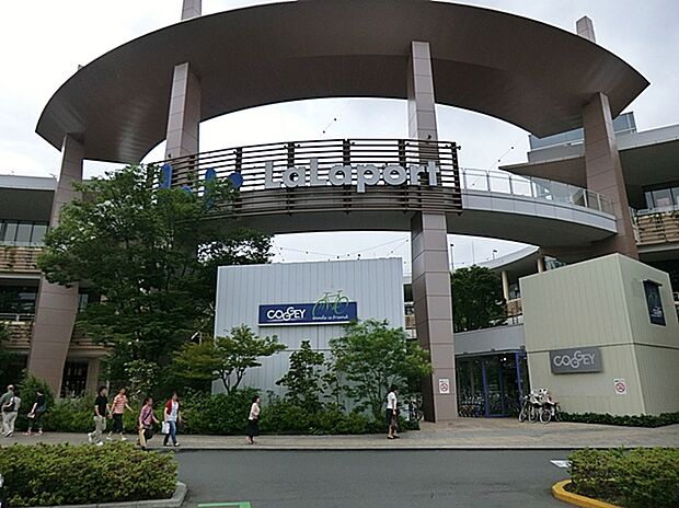 ららぽーと横浜（約1,900m）