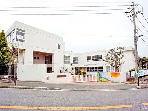 川崎市立真福寺小学校(約658m)