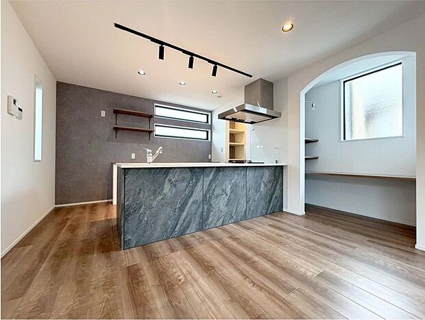 【キッチン】毎日の食事が贅沢な時間になる空間です♪週末にはゲストをおもてなしして楽しいひとときを過ごしたくなりますね。