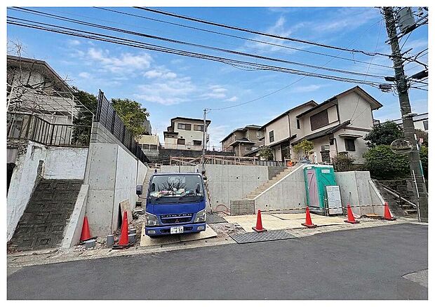 敷地内に駐車スペースを確保しており、家族の車の出し入れもスムーズです。