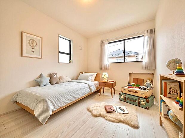 全室南向きで陽当り良好。大型家具を配置してもゆとりある住空間です。※画像は実際の室内写真をもとに、家具・調度品の配置例をCG合成したもので、家具等は販売価格に含まれません。