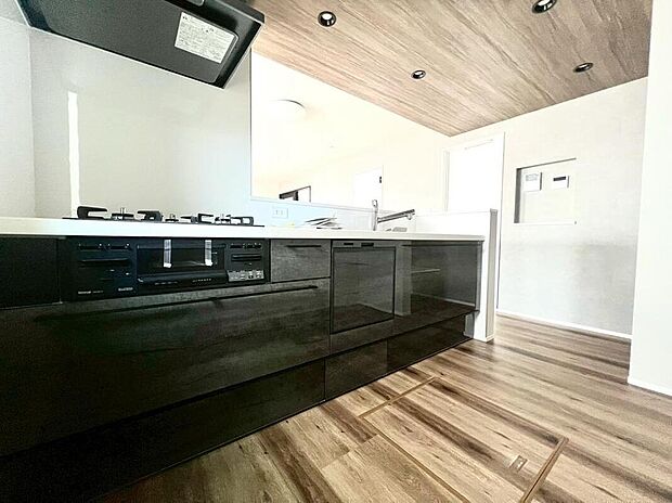 【キッチン】美しいだけじゃない。洗練されたデザインが、日々の暮らしまで豊かにする。