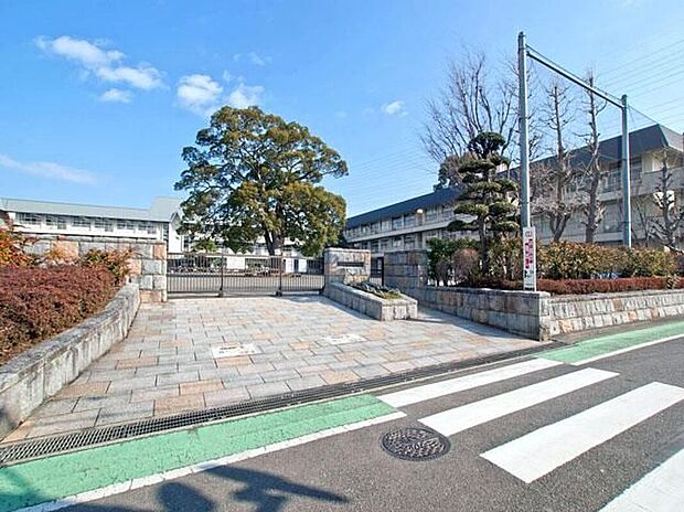 相模原市立新磯小学校(約350m)