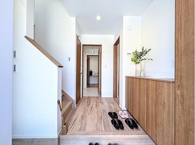 【玄関】大容量のシューズボックスを完備。いつでも整頓されたクリーンな玄関に。