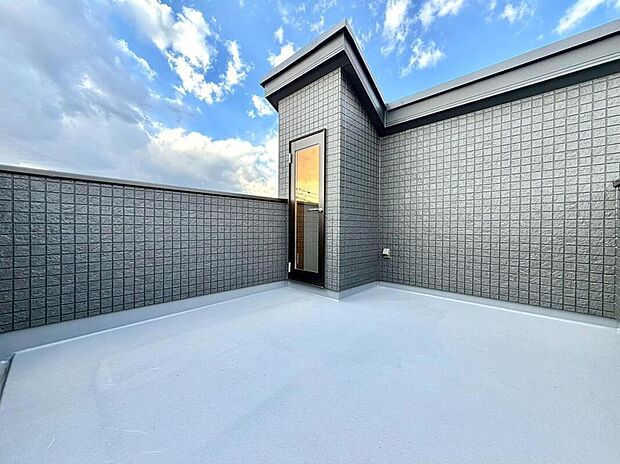 【バルコニー】スカイバルコニー+2階ワイドバルコニー付き♪