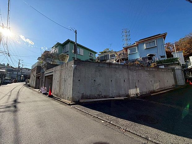 【前面道路含む現地写真】JR横浜線「成瀬」歩25分 ■自然素材で手掛ける注文住宅仕様♪健康と環境に配慮した住まい誕生