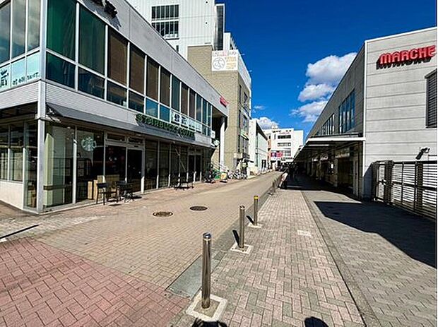 小田急マルシェ鶴川(約1,000m)