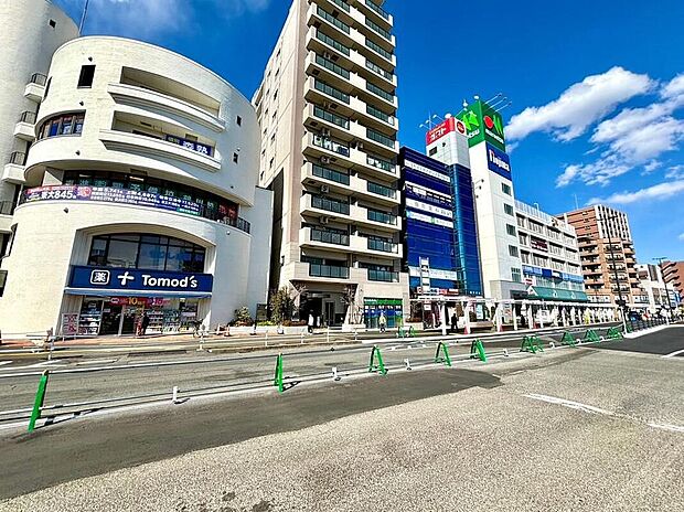トモズ 鶴川店（約800m）