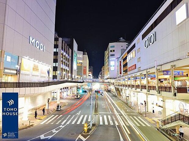 百貨店やトレンドの商業施設が充実する「町田」駅が生活圏に。徒歩22分の距離感で、お仕事帰りのショッピングや週末のグルメ・レジャーを気軽に楽しめます。