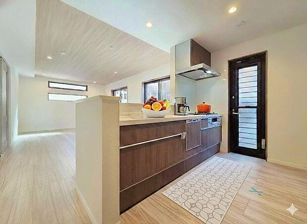 【◇◆キッチン◆◇】使い勝手の良いシステムキッチンを採用。食洗機付きで家事の時短が叶います。本画像はCGで作成しており、実際に現地に家具は置かれておりません。また、価格に家具は含まれておりません。