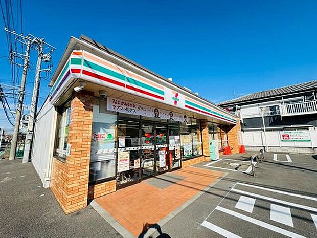 セブンイレブン(約69m)