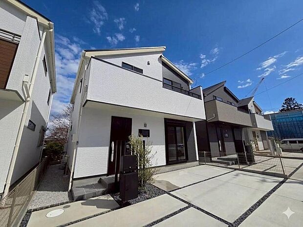 【◇◆外観◆◇】モノトーンを基調としたモダンなデザインが目を引く外観。デザイン性と機能性が調和した、一歩先を行く快適な暮らしをここから始めてみませんか。