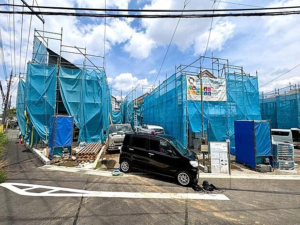【◇◆分譲の街並み◆◇】緑豊かな薬師池公園もほど近い、自然に恵まれたロケーション。週末のドライブがてら、新生活のイメージを膨らませに現地へ足を運んでみませんか。