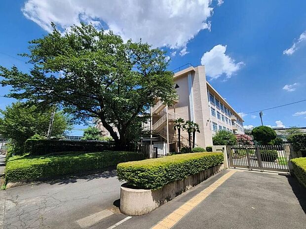 東浅川小学校(約350m)
