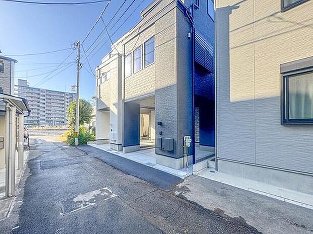 【前面道路含む現地写真】【前面道路 4M】家の良し悪しだけでなく周辺環境も重要なポイント。