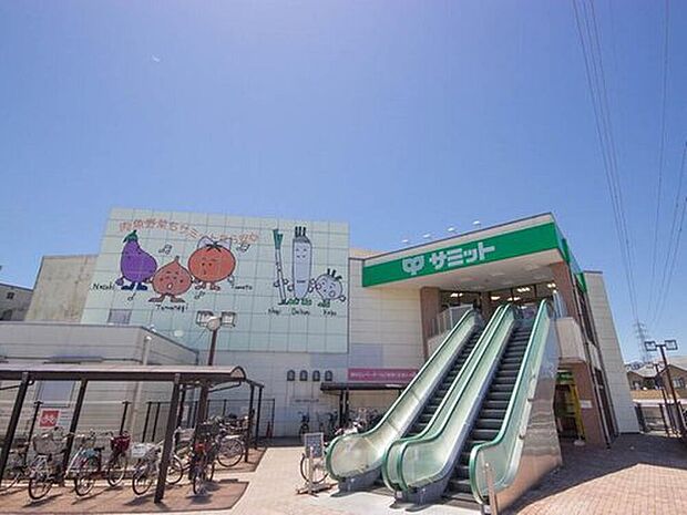 サミット(約500m)