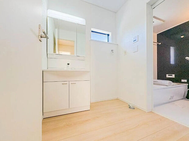 【【ランドリースペース】】ランドリースペースは広さもたっぷり。

