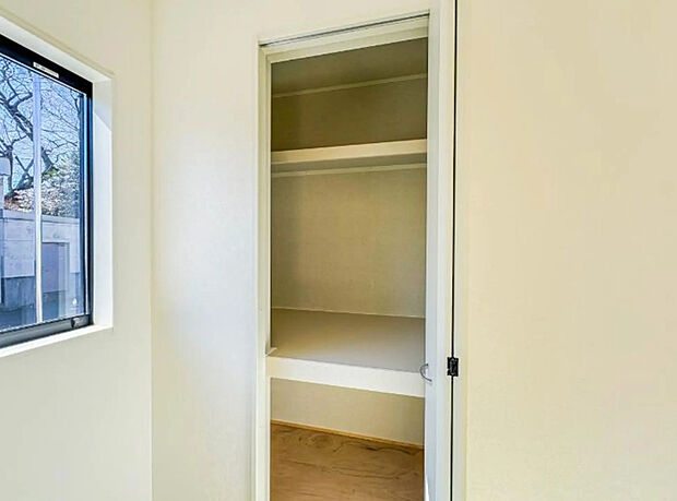 【【収納】】限られたスペースを有効に活用できる壁面クローゼット。

