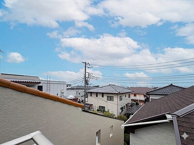 【眺望】眺望や窓からの景色が良いと、家で過ごす時間も快適です。＊CG加工により晴天にしています。