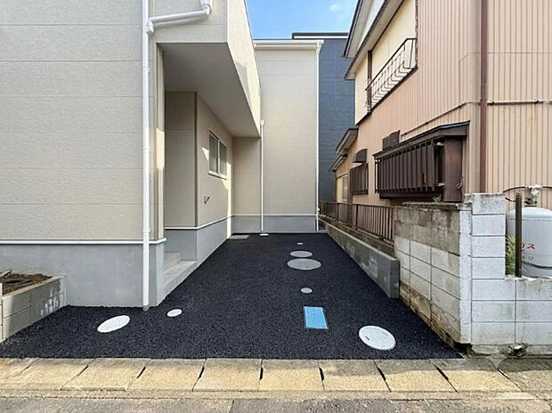 【【駐車場】】毎日の生活にマイカーが必須という方は、購入を検討する際、駐車場があることは大事な条件です。