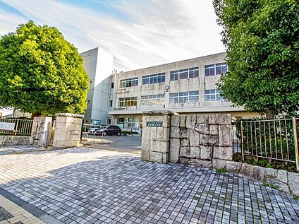 与野西中学校 1300m (徒歩17分)
