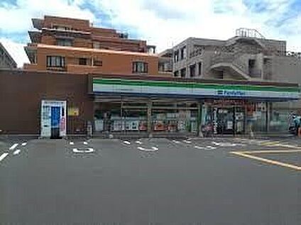 ファミリーマートさいたま本町西店 300m(徒歩4分)