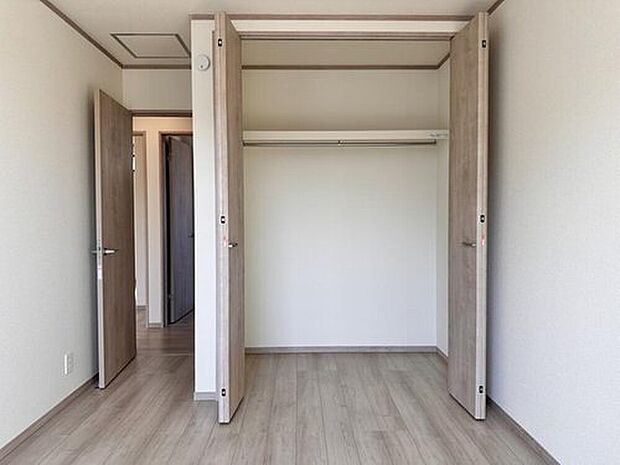 【収納】各部屋を最大限に広く使って頂ける様、全居住スペースに収納付。プライベートルームはゆったりと快適に。