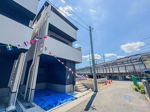 【前面道路】車の通行が少ないので、静かな住環境を維持することができます。
