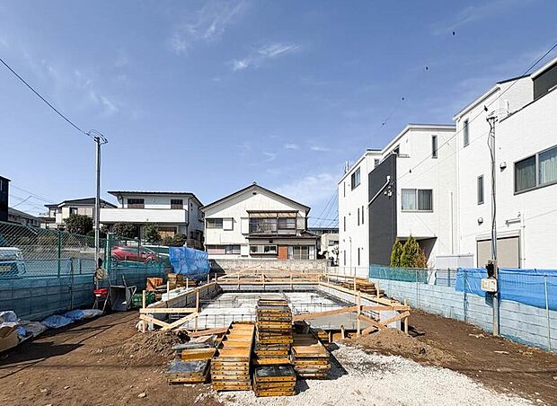 【現地外観写真】陽当りや通風性など各所に施された工夫で住みやすさを実現。部屋の大きさや周辺環境・街並など、資料には掲載していない情報が現地にはたくさんございます。是非ご確認下さい。