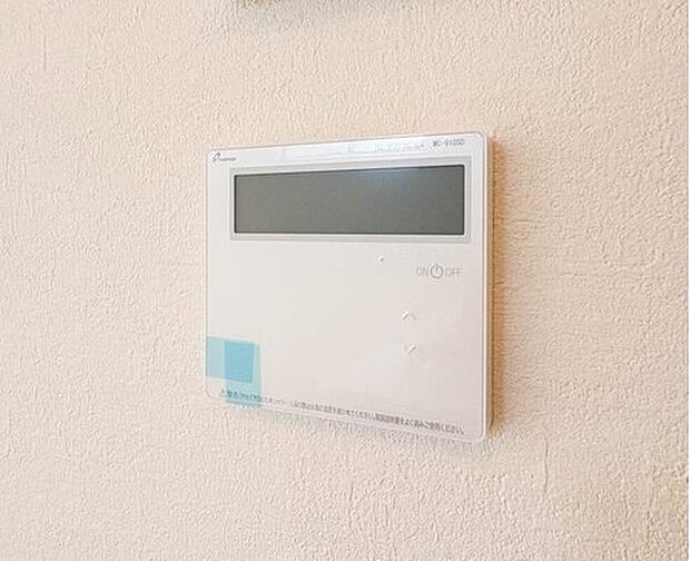 【【オートバス】】パネルからワンタッチで自動的にお湯張りができる設備。お風呂のお湯がたまったかどうかいちいち浴室へ確認に行かずにすみ、うっかりお湯を溢れさせてしまうこともなくなります。