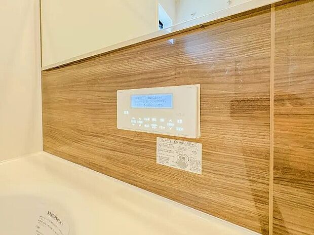 【【浴室コントロールパネル】】多彩な機能満載のリモコンは、毎日のお風呂ライフをより楽しく便利にしてくれる機能がいっぱいです。