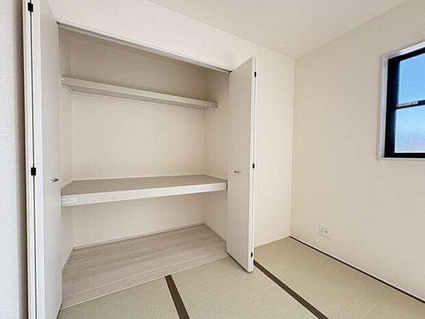 【【1号棟 押し入れ型収納】】畳スペースの収納は、季節の寝具や備蓄品の収納にも。