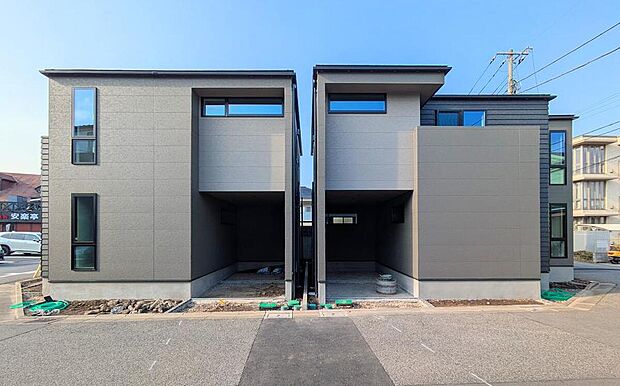 【分譲地外観】
住む人を映し出す洗練された佇まいは、いつまでも輝き続けながらいつしか街の風景に溶け込んでいきます。