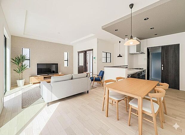 贅沢といえるほどの豊かな居住性と、プライドを満たすクオリティが見事に調和した住空間。リビングも広く設け、訪れる人々を暖かく迎えてくれます。※画像の家具やインテリアはすべてCGによるイメージです。