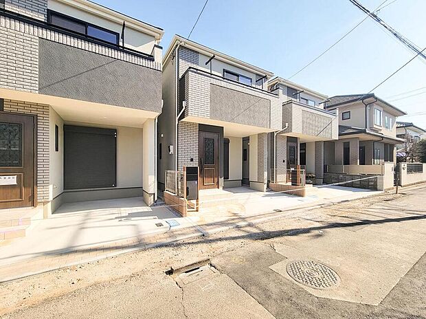 【現地外観写真】一つ屋根の下にそれぞれの暮らしがある。お部屋ぐらいは自分の価値観で自由にしたい。だからこそ、そのベースはシンプルであるべきだと思う。なぜなら、時の流れで人の好みは変わっていくものだから。