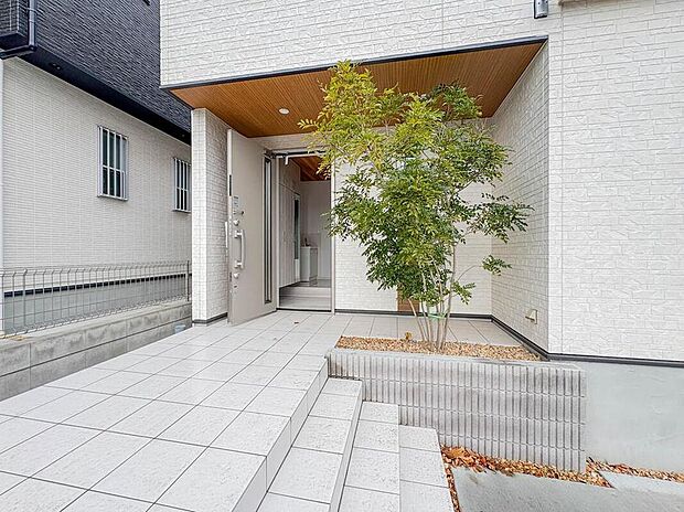 【玄関】玄関はお客様をお出迎えする一番最初の場所、帰ってくる時に入る最初の場所。そんな場所だからこそ、より良い空間に…。