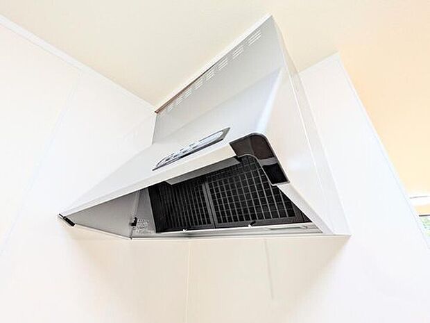 【レンジフード】調理の際に発生する汚れた空気(二酸化炭素、油煙、水蒸気、ニオイなど)を、ダクトを通して屋外に排出しています。