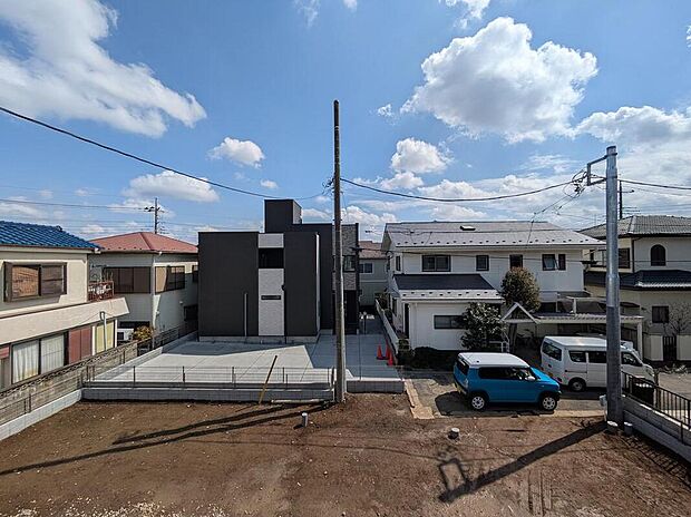 【1号棟【眺望】】目の前には気持ちの良い青空が広がります。まぶしい光を浴びて日光浴をしてみてください。カラダもココロもエネルギーで満たされる時間です。