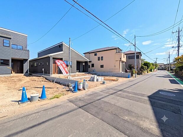 【前面道路含む現地写真】~火曜日水曜日も※事前予約受付~
最近は予定が詰まっていて週末は時間が取れない、定休日は同じ火・水曜なんだけど、仕事帰りしか時間なくて、そんな見たいに可能な限りお客様のご見学希望に合わせます♪