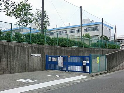 さいたま市立春岡小学校 1633m(徒歩21分)