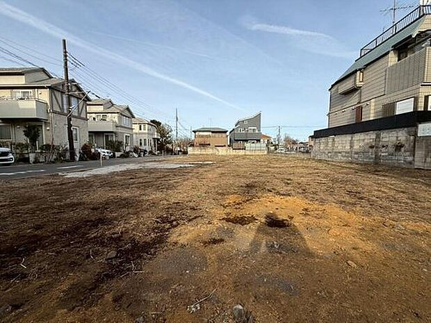 【現地写真】陽当たり良好な広々とした土地で、ご家族の夢を育む理想のマイホームを。穏やかな住環境で、子育て世代にも最適です。