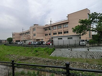 青梅市立今井小学校 1062m(徒歩14分)