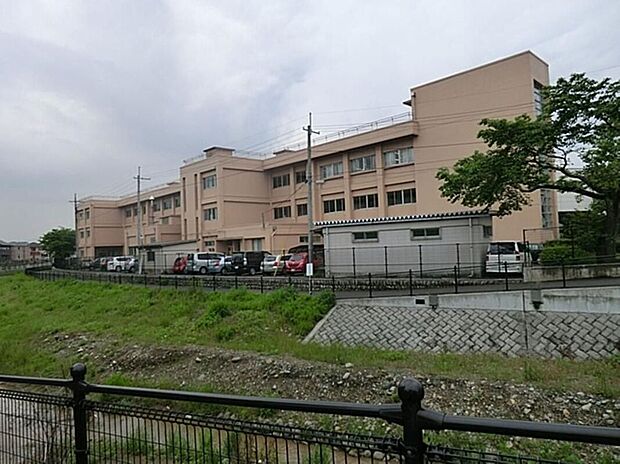 青梅市立今井小学校（約1,062m）