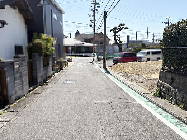 東側前面道路