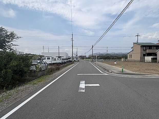 西側前面道路(2026年7月撮影)