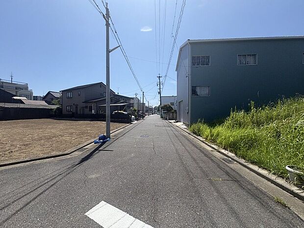 北西側前面道路(2026年7月撮影)