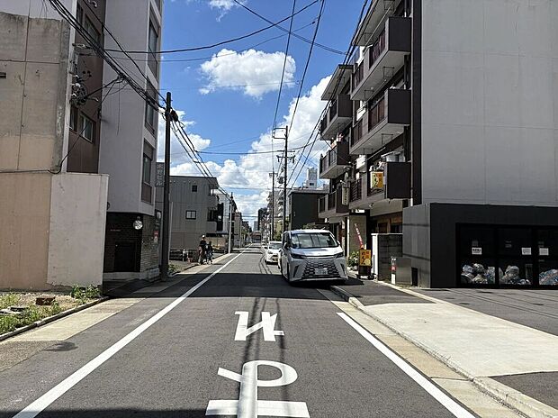 東側前面道路(2026年9月撮影)
